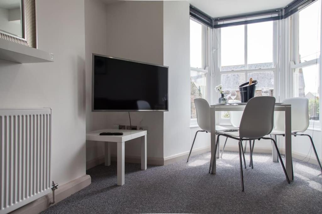 Stunning 2 Bed Apartment With Sea Views, Penzance Exterior foto
